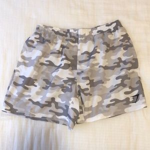 Gym shark shorts, white/gray camo, size large